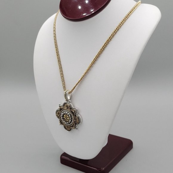 Womens Gold Tone Chain Fashion Necklace Flower Amulet Pendant 24 in - Picture 4 of 10